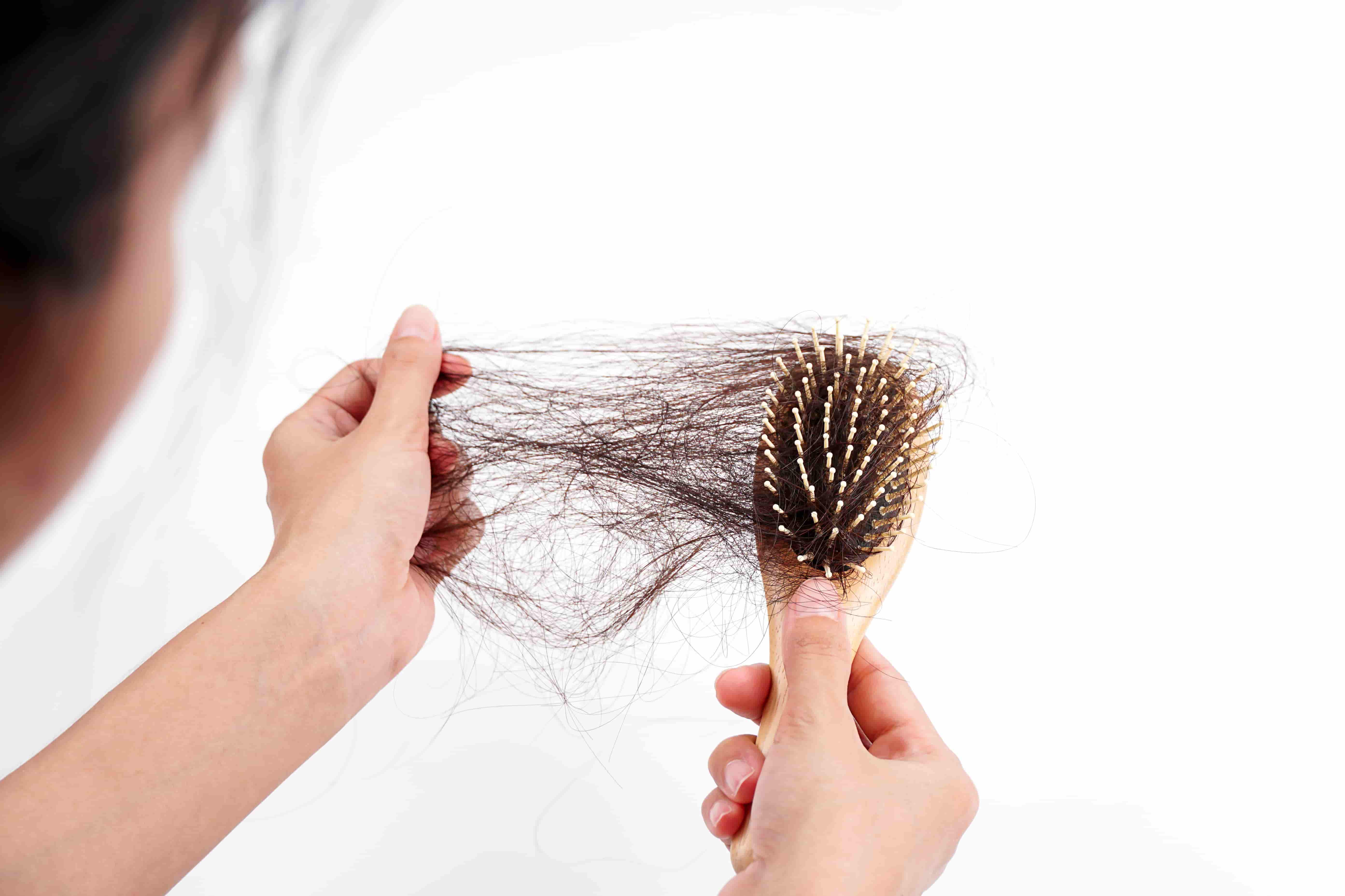 Comment lutter contre la chute des cheveux avec des solutions naturelles